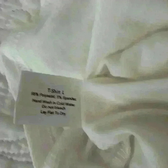 Dog “smelling the roses” T-shirt - Picture 3 of 4